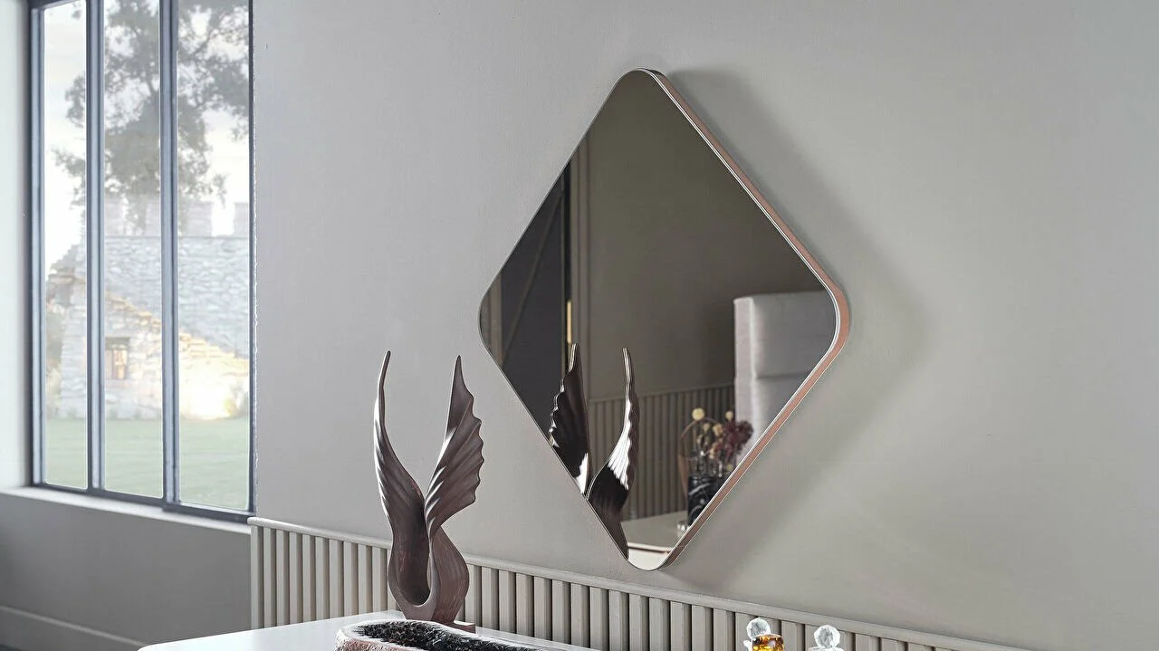 PN LARISSA MAKYAJ AYNASI-VELLA